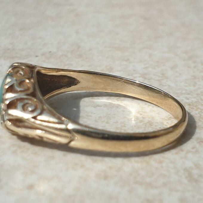 Chrysoprase and Diamond Ring I  9ct Gold, a UK N or a US 7