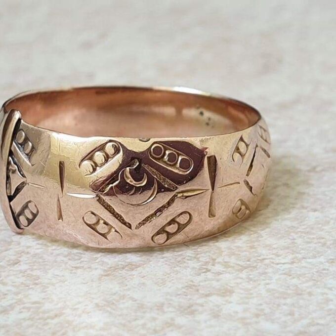 Antique Buckle or Belt Style Ring in 9ct Gold, a UK O 1/2 or a US 7 1/2