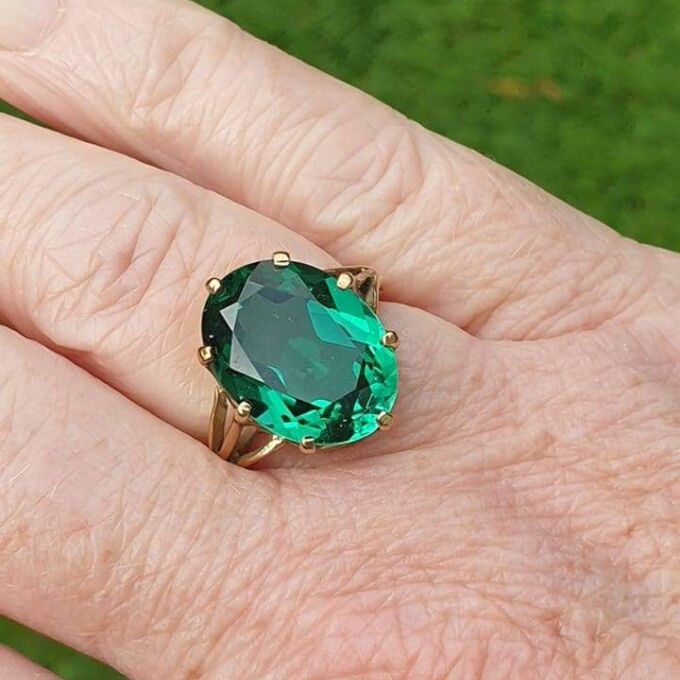 Emerald Green Synthetic Spinel Solitaire in 9ct Gold, a UK I or a US 4 1/2