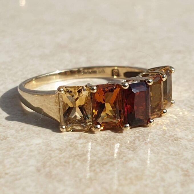 Garnet and Citrine Five Stone Ring in 9ct Gold,  a UK P 1/2 or a US 8 1/4.