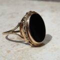 Oval Onyx Signet Ring in 9ct Gold, a UK Q 1/2 or a US 8 3/4.