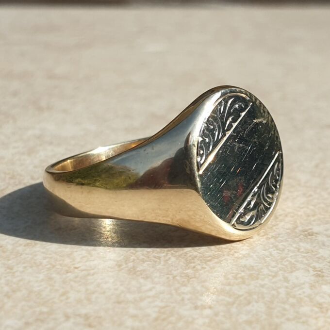 Oval Part Engraved Signet Ring in 9ct Gold.