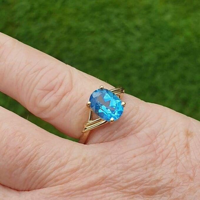 Oval Swiss Blue Topaz Ring in 10K Gold.