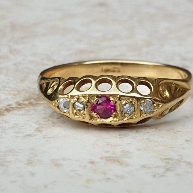 Sale – Fabulous Ruby & Diamond 18ct Gold Ring, a UK O or a US 7 1/2.