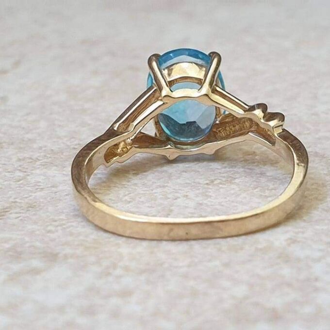 Oval Swiss Blue Topaz Ring in 10K Gold.