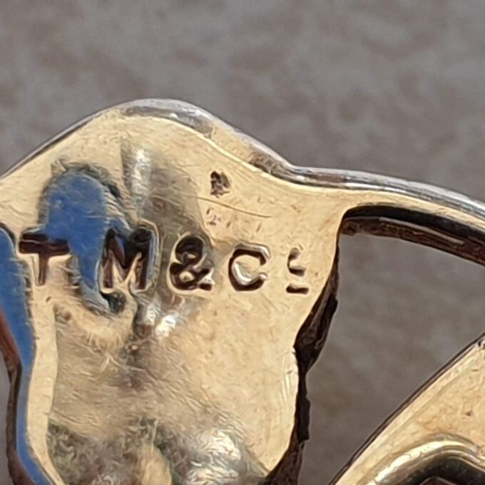 Celtic Style Amethyst Brooch in 9ct Gold.