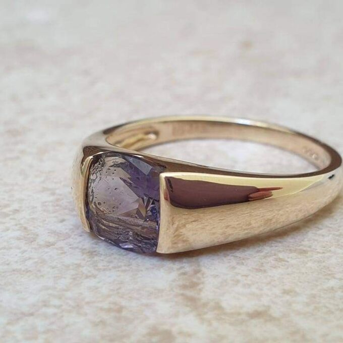 Amethyst Ring in 9ct Gold.
