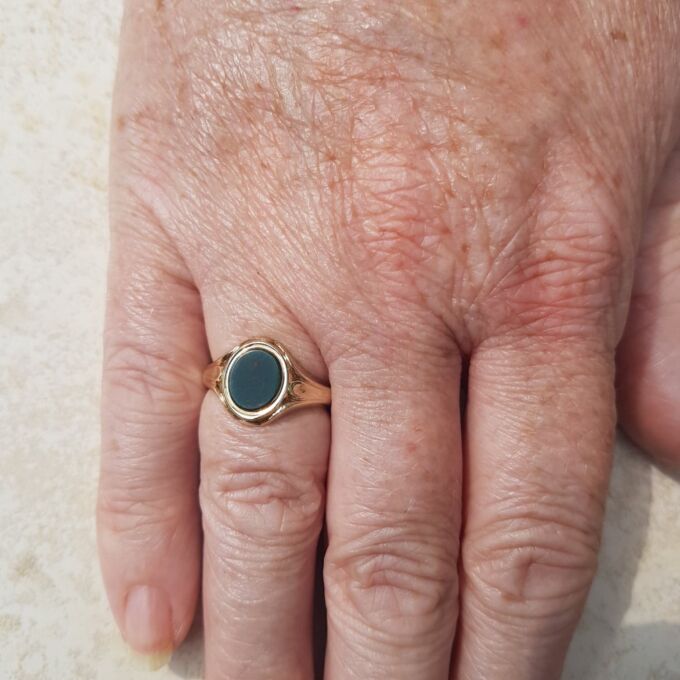 Timeless Oval Bloodstone Signet Ring in 9ct Gold, a UK K 1/2 or a US 5 3/4.