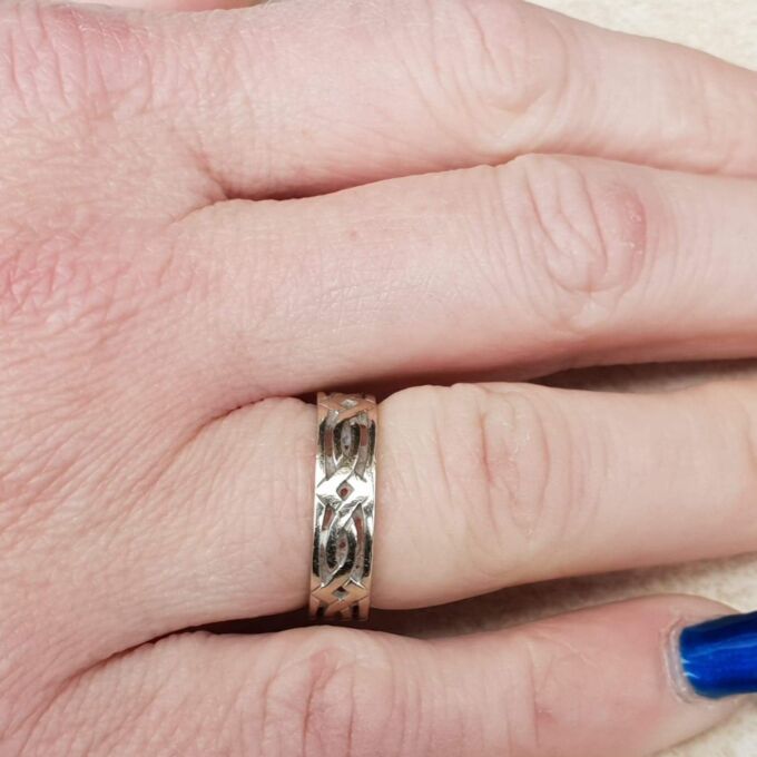 Celtic Knot White Gold Band Ring in 9ct,  a UK M 1/2 or a US 6 3/4.