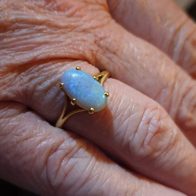 Beautiful Opal Solitaire Ring in 18ct Gold,  a UK N or a US 7.
