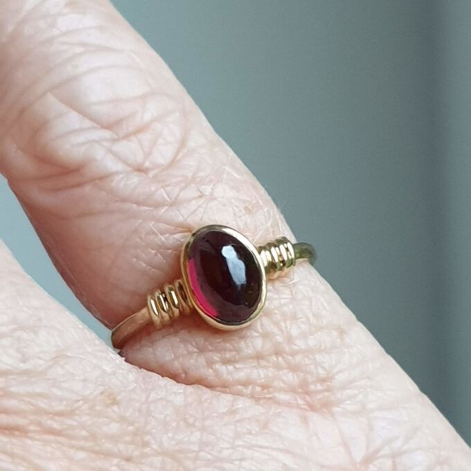 Garnet Cabochon Solitaire Ring in 9ct Gold, a UK H 1/2 or a US 4 1/4