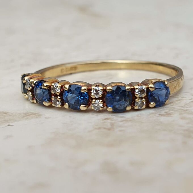 Sapphire and Diamond Ring in 18ct Gold, a UK O or a US 7 1/2