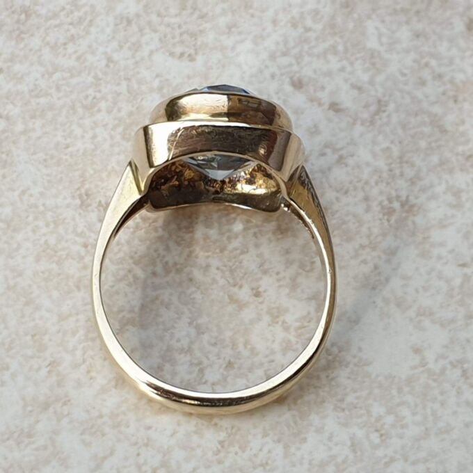 Synthetic Spinel Frame Ring in 9ct Gold,  a UK K 1/2 or a US 5 3/4