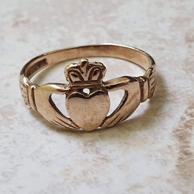 Reserved – Claddagh Heart, Crown & Hands Ring in 9ct Gold, a UK M or a US 6 1/2