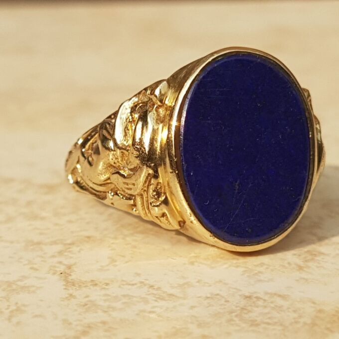 Large Lapis Lazuli Signet Ring in 9ct Gold, a UK S 1/2 or a US 9 3/4.