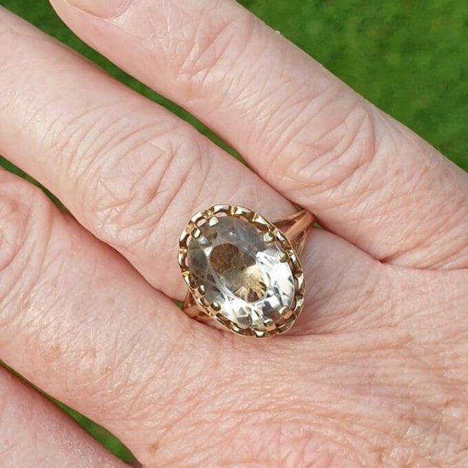 Oval Pale Quartz Ring in 9ct Gold, a UK O or a US 7 1/2