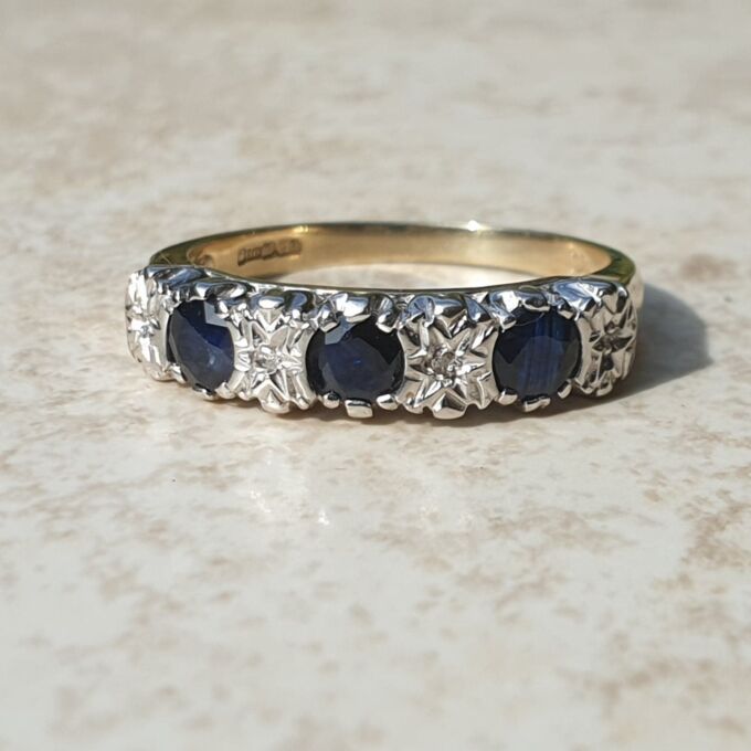 Sapphire and Diamond Ring in 9ct Gold, a UK K 1/2 or a US 5 3/4