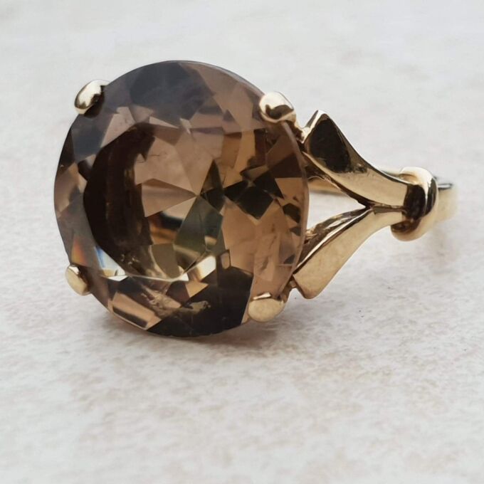 Large Citrine Solitaire Ring in 9ct Gold, a UK almost M 1/2 or a US 6 3/4.