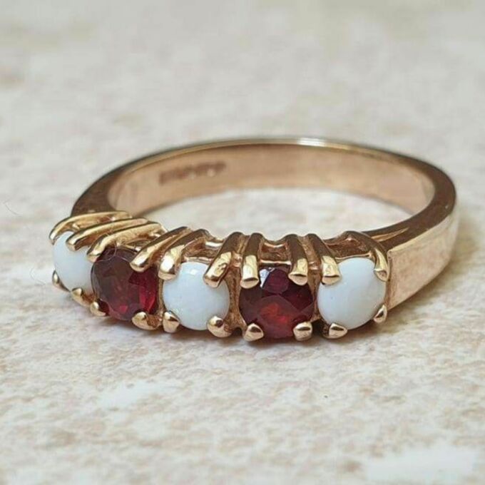 Opal and Garnet Ring in 9ct Gold, a UK J or a US 5