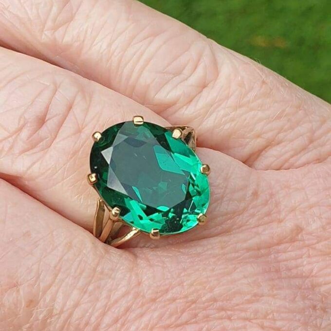 Emerald Green Synthetic Spinel Solitaire in 9ct Gold, a UK I or a US 4 1/2