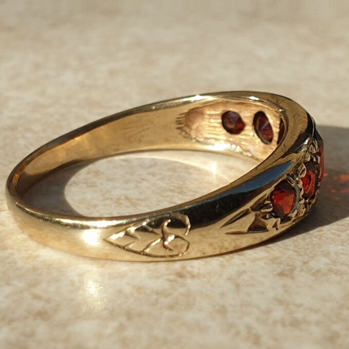 Six Stone Graduating Garnet Band Ring in 9ct Gold, a UK S or a US 9 1/4