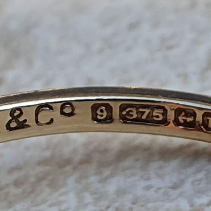 Oval Citrine Solitaire Ring in 9ct Gold, a UK Q or a US 8 1/2