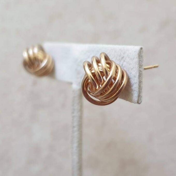 Knot Stud Earrings in 9ct Gold.