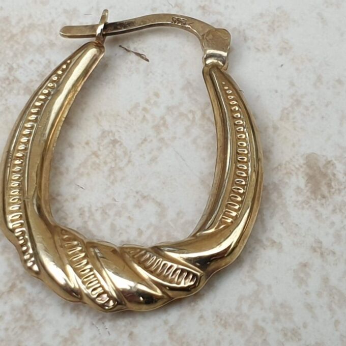 Oval Twist Pattern Creole Hoop Earrings in 9ct Gold