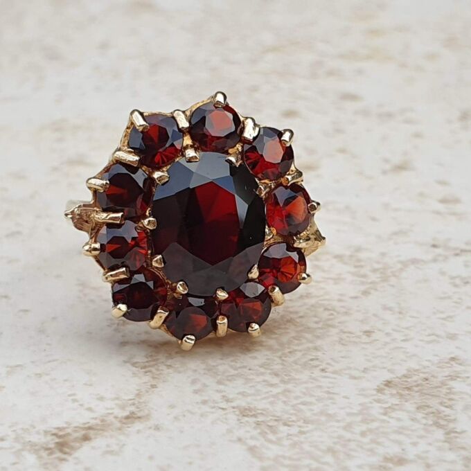 Big Garnet Cluster Ring in 9ct Gold, a UK L or a US 5 3/4