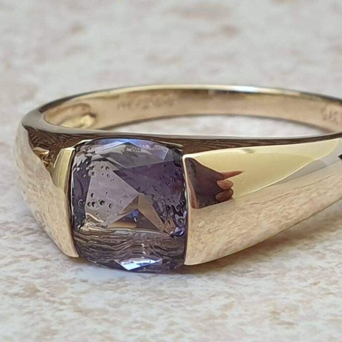 Amethyst Ring in 9ct Gold.