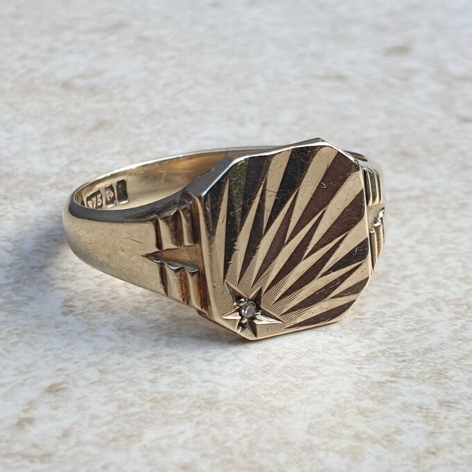 Diamond Set Sunray Signet Ring in 9ct Gold, a UK U 1/2 or a US 10 1/2