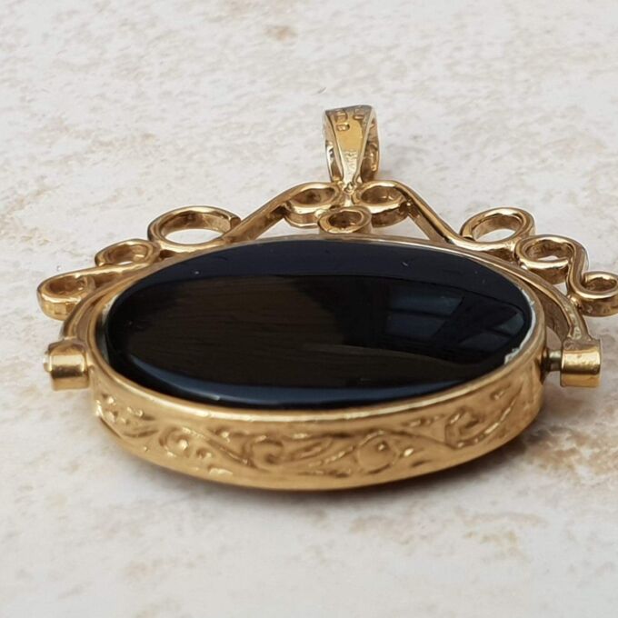Carnelian and Onyx Spinner Fob in 9ct Gold