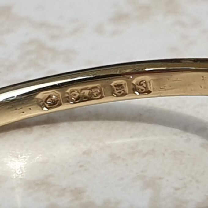 Garnet Cabochon Solitaire Ring in 9ct Gold, a UK H 1/2 or a US 4 1/4