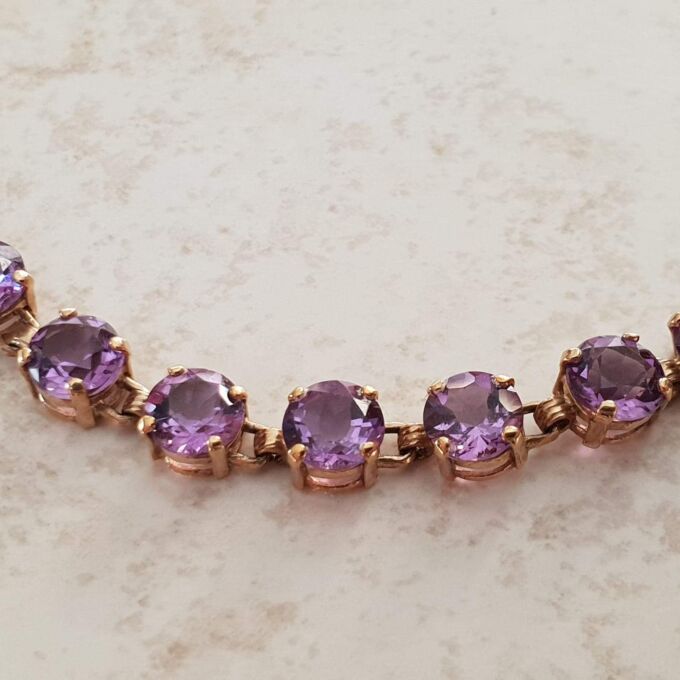 Amethyst Tennis Bracelet in 9ct Gold,  7 1/4 inches in length.