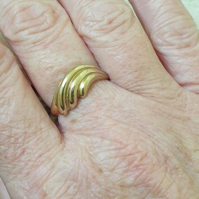 Wave Design Ring in 9ct Gold.