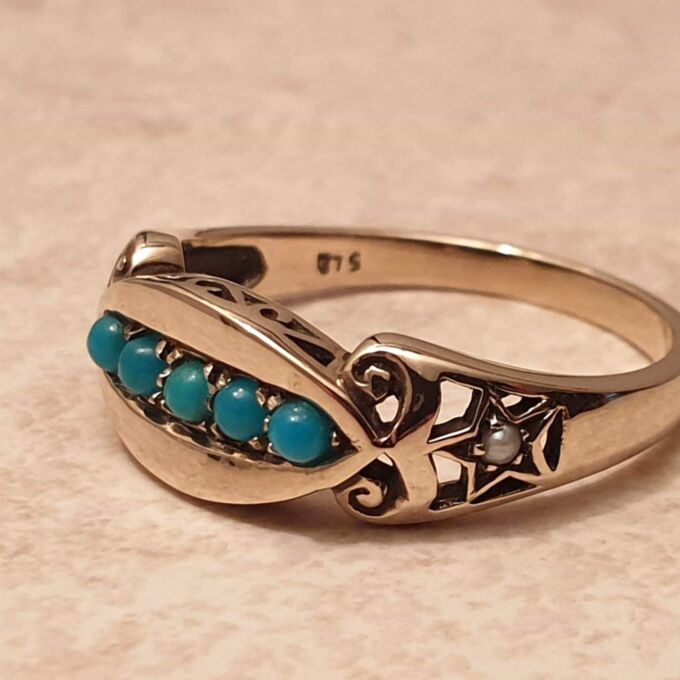 Vintage Turquoise Paste Ring in 9ct Gold,  a UK M – M 1/2 or a US 6 1/2.