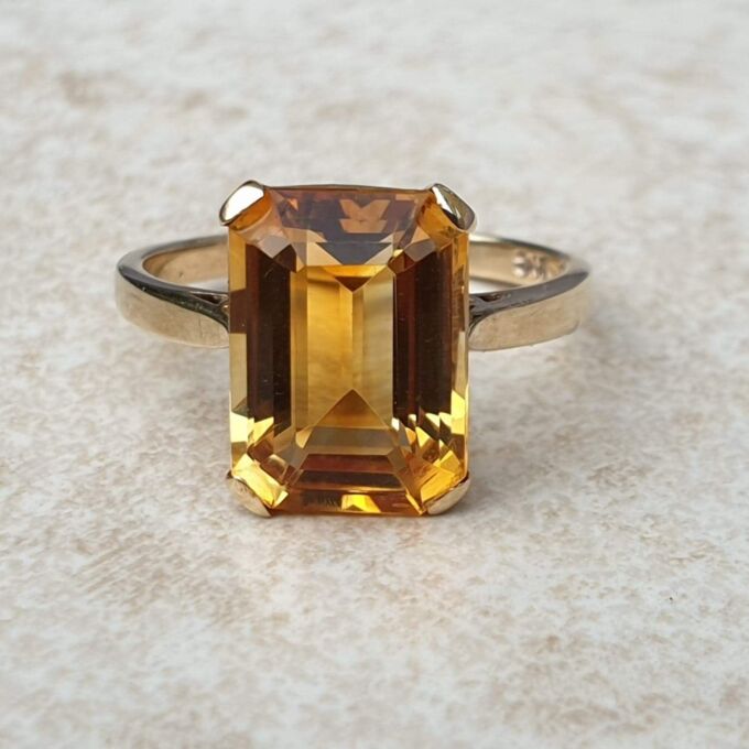 Vibrant Citrine Solitaire Ring in 9ct Gold, a UK L or a US 6.