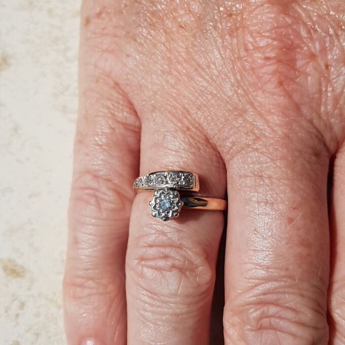 Stunning Diamond Crossover Bypass Ring in 9ct Gold, a UK M 1/2 or a US 6 3/4