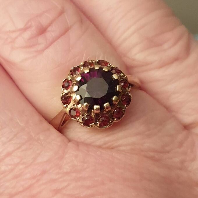 Garnet Cluster Ring in 9ct Gold, a UK K 1/2 or a US 5 1/2