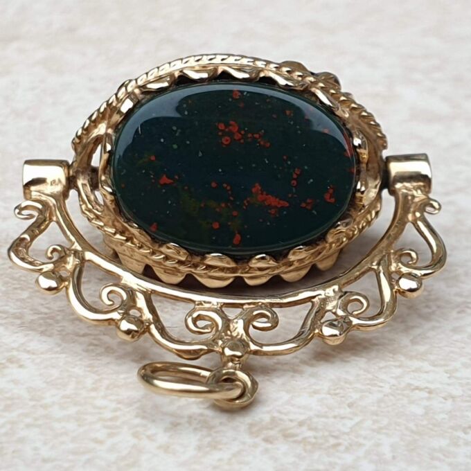 Carnelian, Bloodstone and Onyx Spinner Fob Pendant in 9ct Gold.