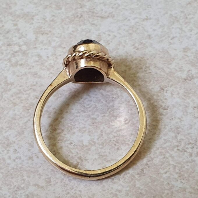 Hematite Solitaire Ring in 9ct Gold.