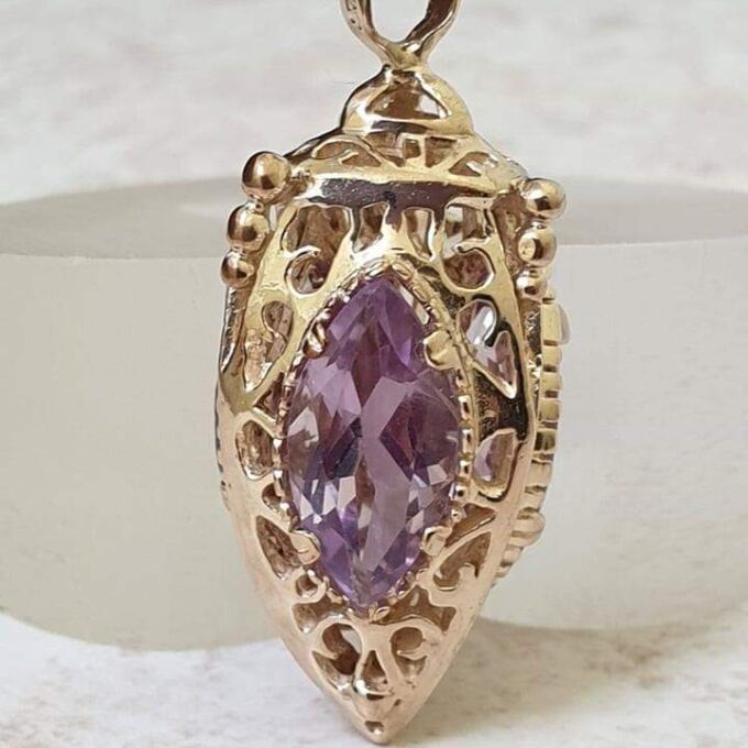 Luscious Lantern Pendant with Amethyst in 9ct Gold