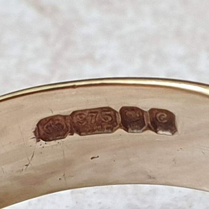 Simple Buckle Ring in 9ct Gold, a UK Q or a US 8 1/2