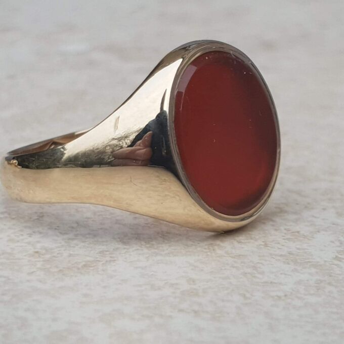 Oval Carnelian Signet Ring in 9ct Gold,  a UK N or a US 7.