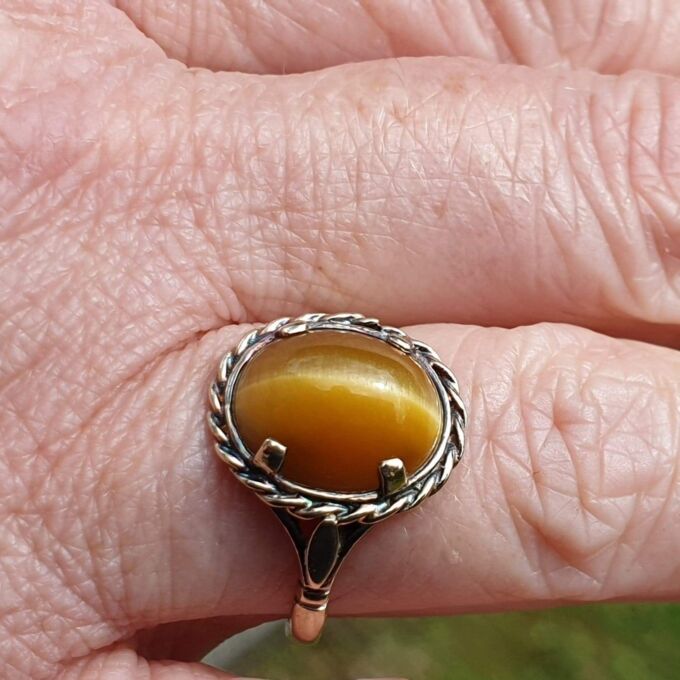 Tigers Eye Ring in 9ct Gold, a UK M 1/2 or a US 6 3/4.