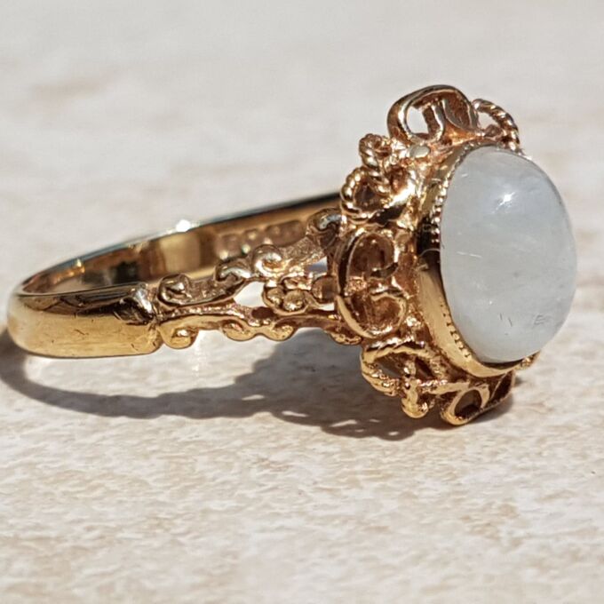 Dreamy Ornate Paste Solitaire Ring in 9ct Gold, a UK N 1/2 or a US 7 1/4.
