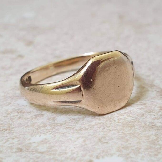 Simple Octagonal Signet Ring in 9ct Gold.