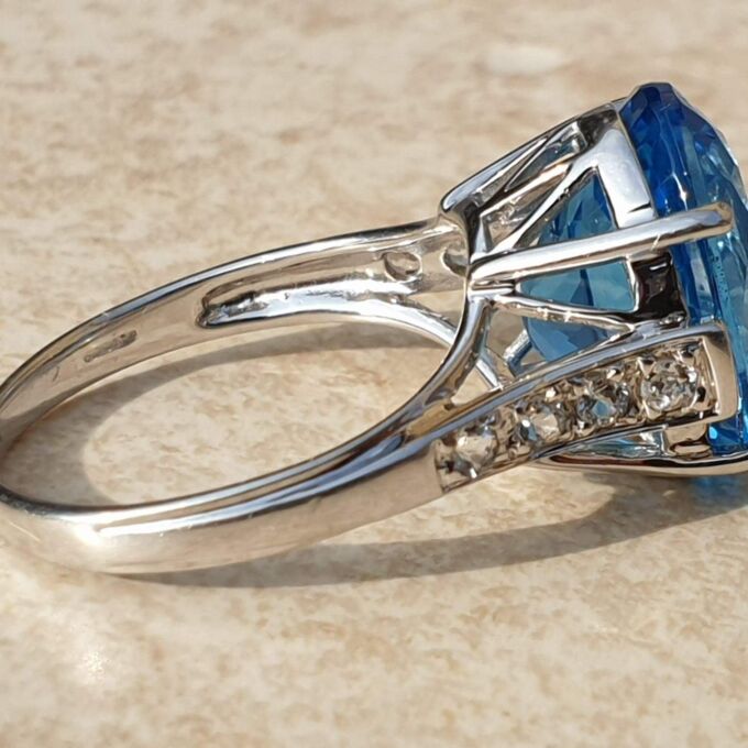 Swiss Blue Topaz Solitaire Ring in 9ct White Gold,  a UK N 1/2 or a US 7 1/4.