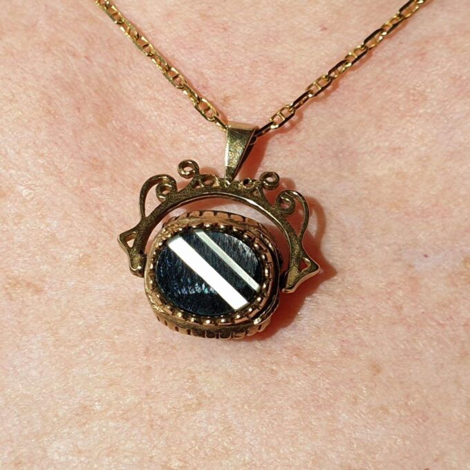 Three Stone Spinner Fob in 9ct Gold.