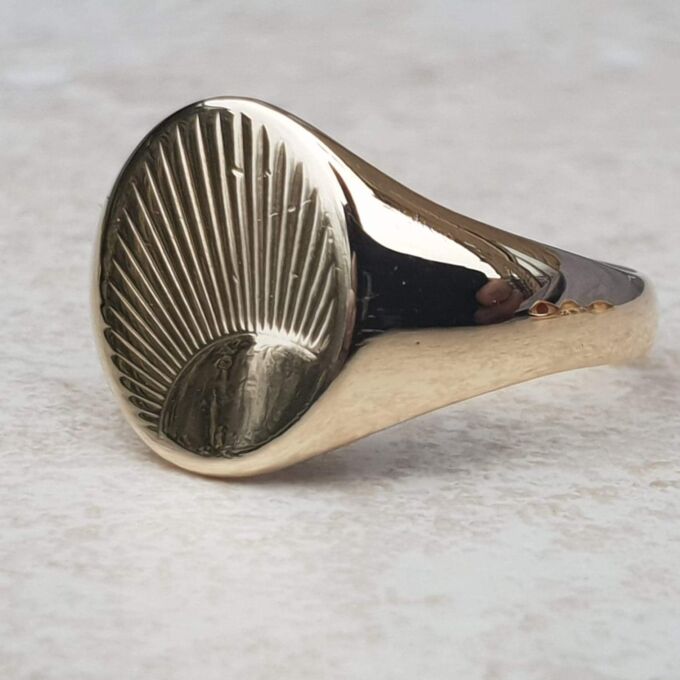 Sunburst Signet Ring in 9ct Gold, a UK S or a US 9 1/2.